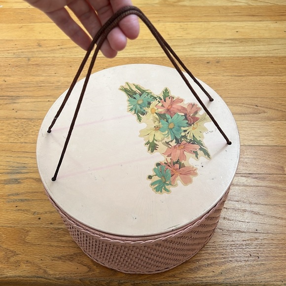 Vintage Wicker Sewing Box - Picture 3 of 9